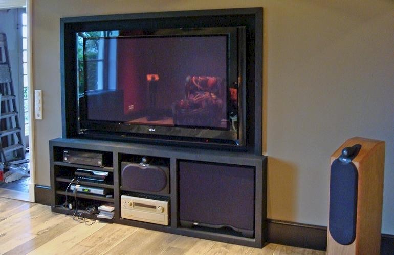 Kast voor TV en stereo.