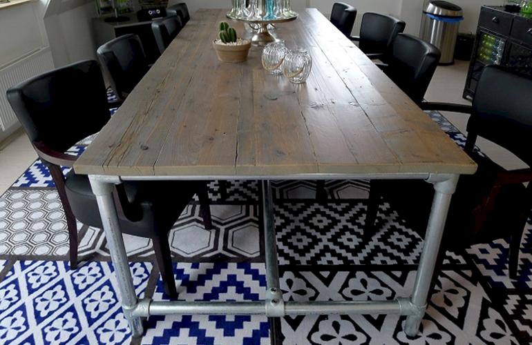 Steigerplanktafel voor 10 stoelen.