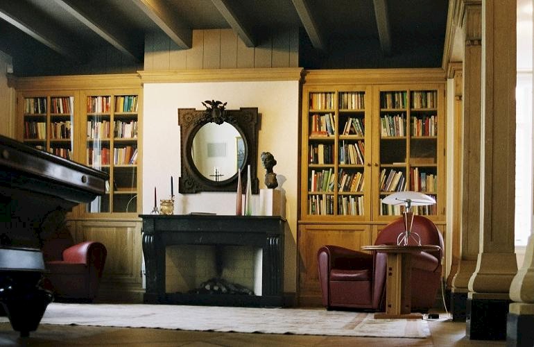 Klassieke bibliotheekkamers en stijlvolle interieurs.