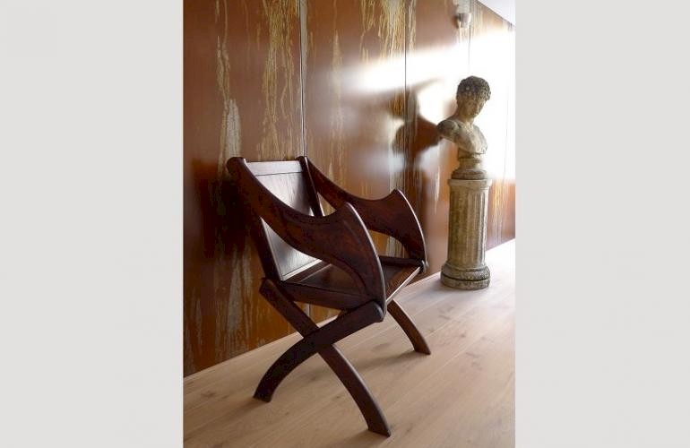 Handgemaakte penstoel, kopieën van stoelen uit Duitse kastelen.