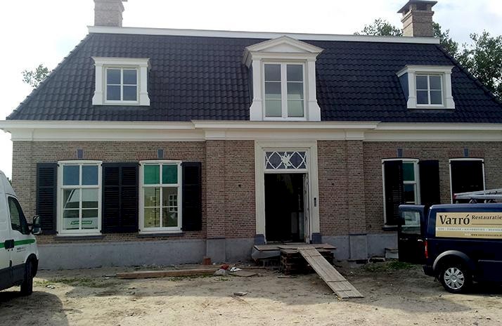 Het woonhuis in vroeg 20e eeuwse stijl.